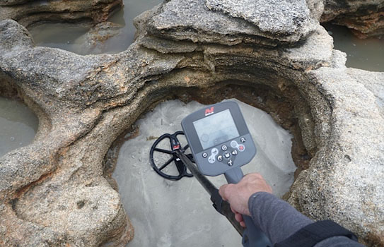 CTX 3030 detecting in the beach