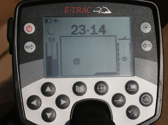 Figure 1 – E-TRAC Smartfind screen showing a deep low conductive target