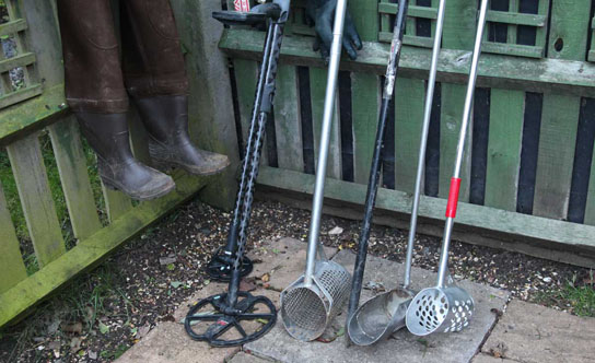 Equipment – Waders, gauntlets, scoops, crow-bar and CTX 3030