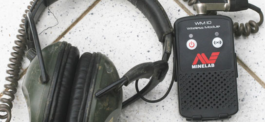 WM 10 wireless audio module with custom headphones