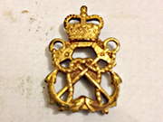 metal-detector-finds-crown.jpg metal-detector-finds-crown.jpg