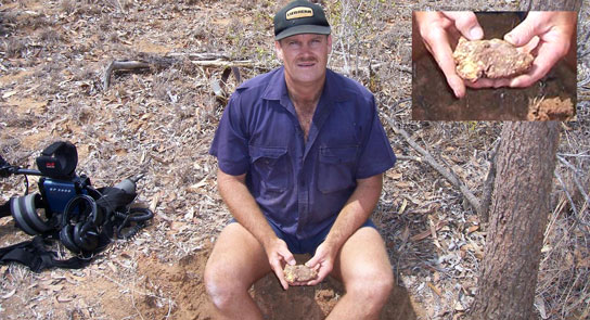 Peter Cragg of Gold City Detectors unearths a large gold nugget