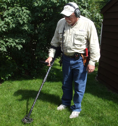 Randy Horton using the CTX 3030 metal detector