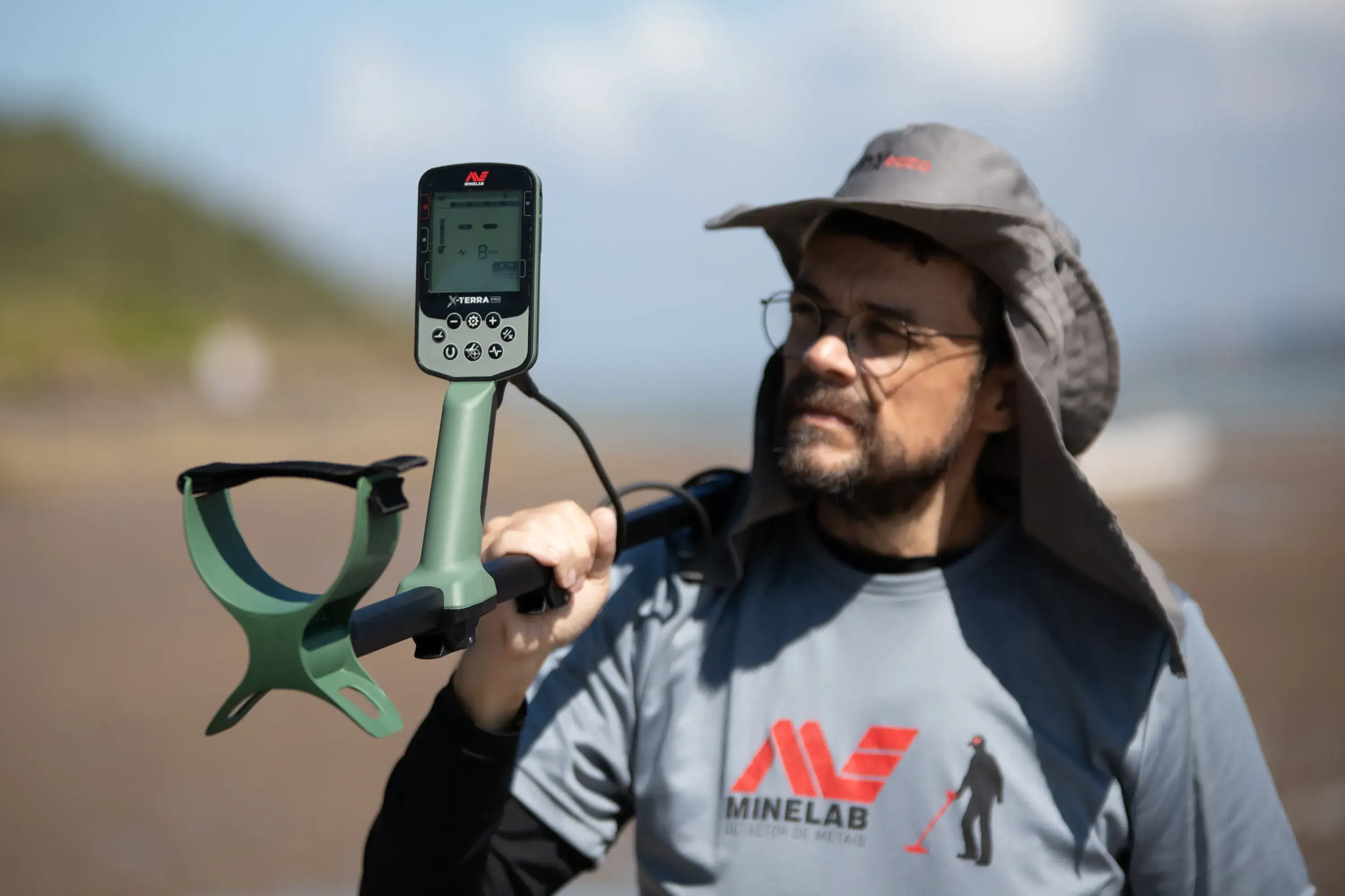 X-TERRA PRO Metal Detector | Minelab